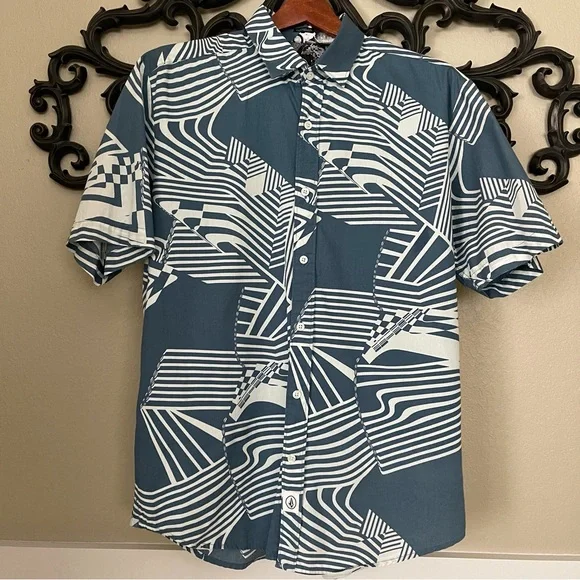 Volcom Men's Button Down Short Sleeve Shirt Classic Fit Large - Picture 1 of 14